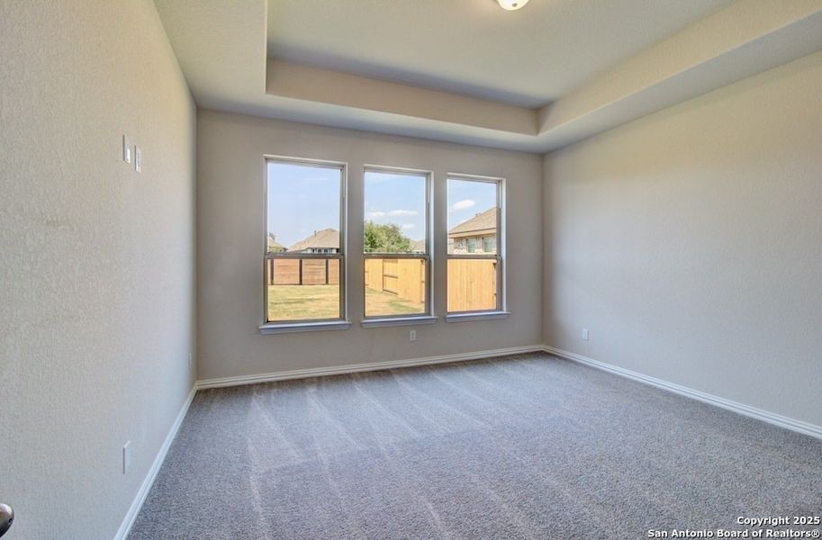 Spacious, unfurnished interior of a new home in Stream Waters, Seguin (Image 28).