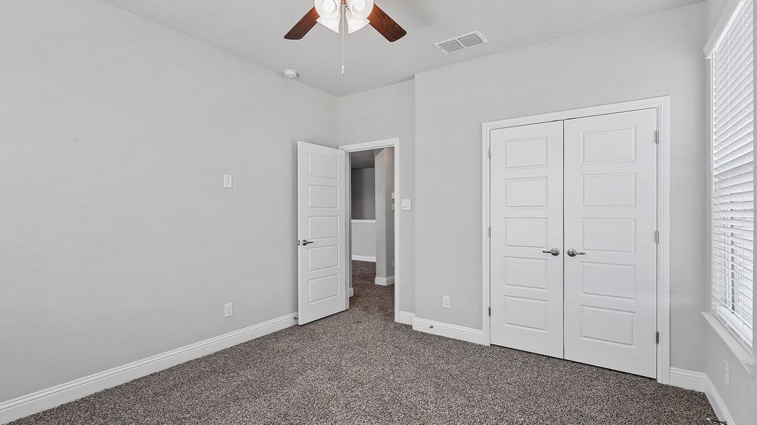 Spacious, unfurnished interior of a new home in Eagle Creek, Denton (Image 32).