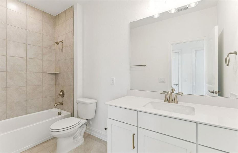 Spacious secondary bathroom Spacious secondary bathroom