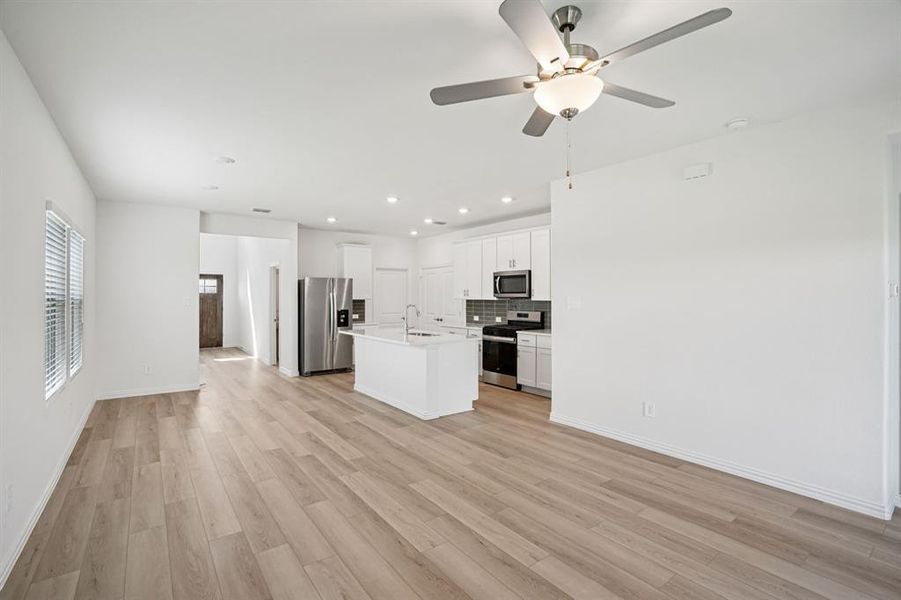 Photo is not of the actual home, but is an inspirational photo of builder’s model home and may depict options, furnishings, and/or decorator features that are not included. Photo is not of the actual home, but is an inspirational photo of builder’s model home and may depict options, furnishings, and/or decorator features that are not included.