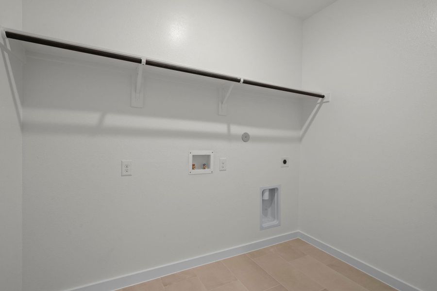 Spacious, unfurnished interior of a new home in Sienna 45', 50', Missouri City (Image 18).