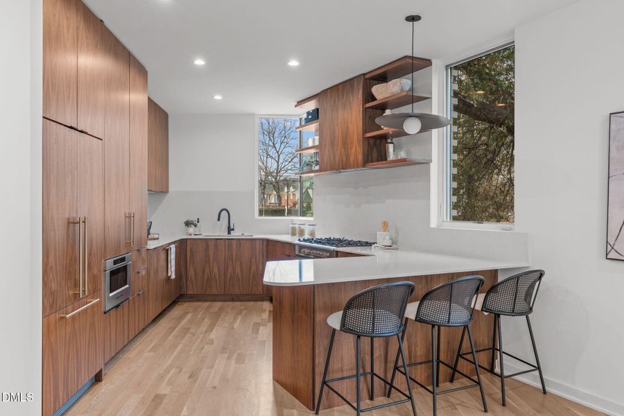Kitchen with Eat-in Bar