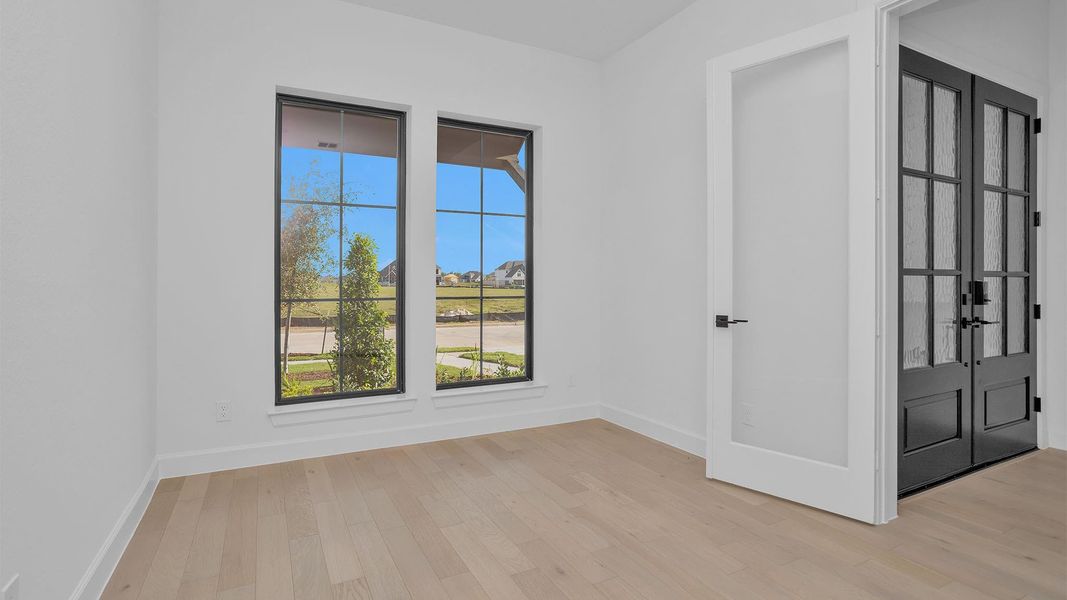 Spacious, unfurnished interior of a new home in Fulshear Lakes 80', Fulshear (Image 8).