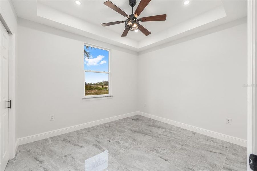 Spacious, unfurnished interior of a new home in , Summerfield (Image 27).