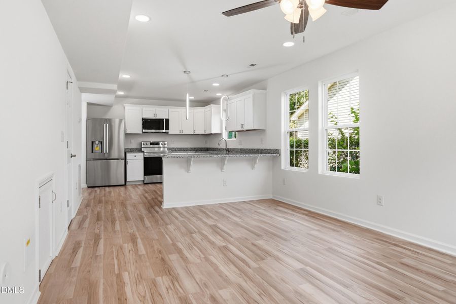 516 Singletary St SE-9