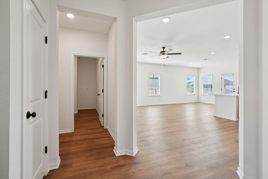 Spacious, unfurnished interior of a new home in Village at Three Oaks, Seguin (Image 52).