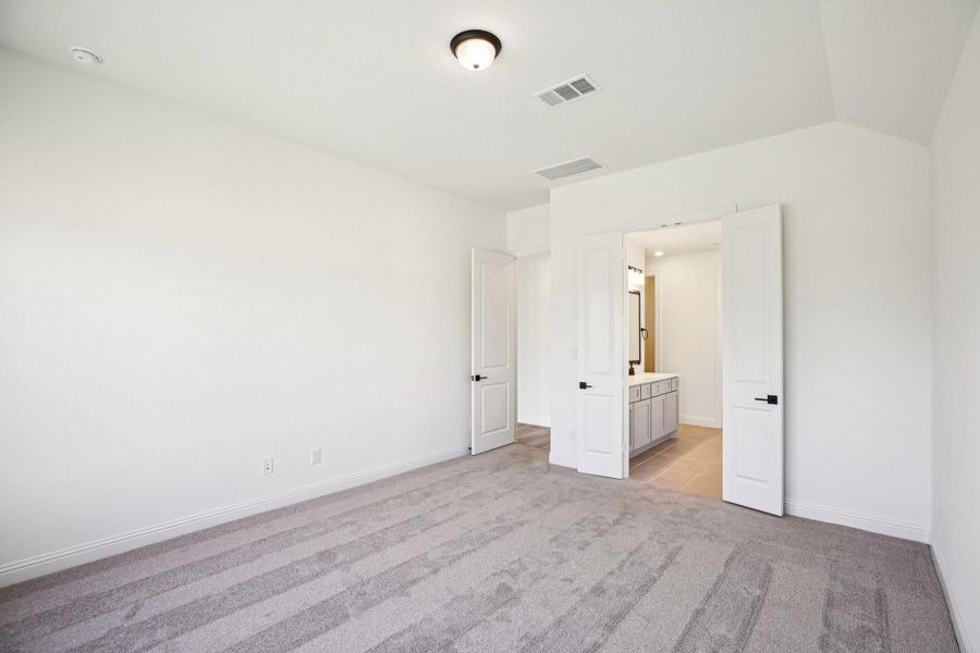 Spacious, unfurnished interior of a new home in Evergreen 50', Conroe (Image 29).