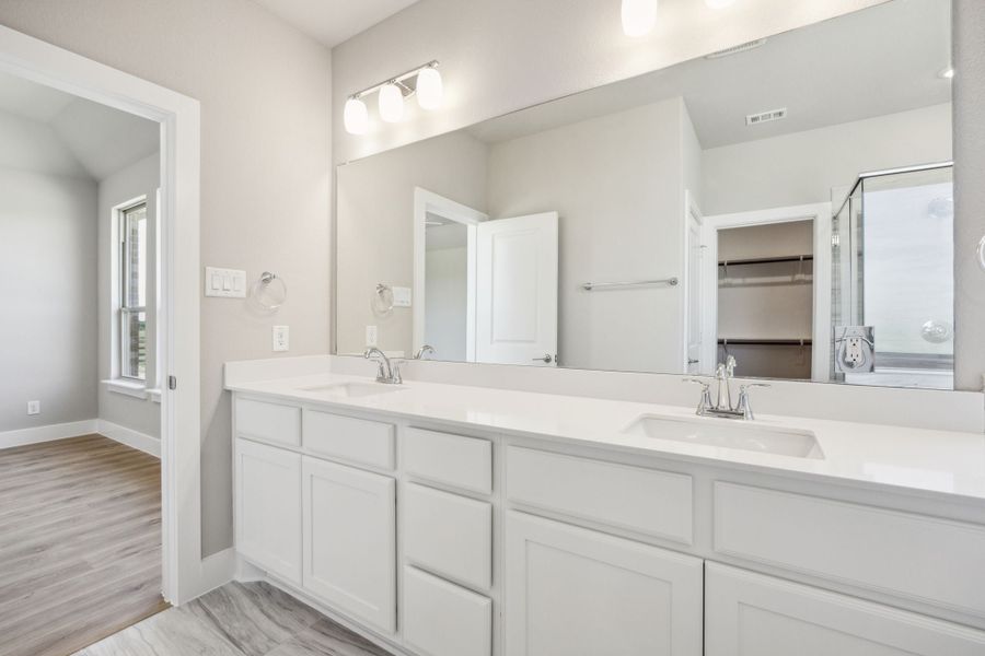 Furnished interior view inside a new home in Ellis Ranch Estates, Waxahachie (Image 12).