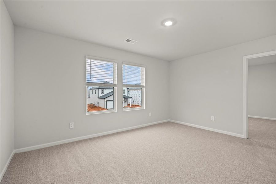 Spacious, unfurnished interior of a new home in Pleasant Brook, Piedmont (Image 16).