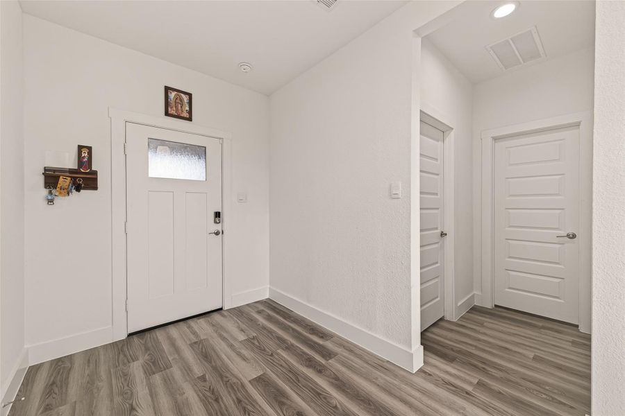 Spacious, unfurnished interior of a new home in , Fulshear (Image 21). Spacious, unfurnished interior of a new home in , Fulshear (Image 21).