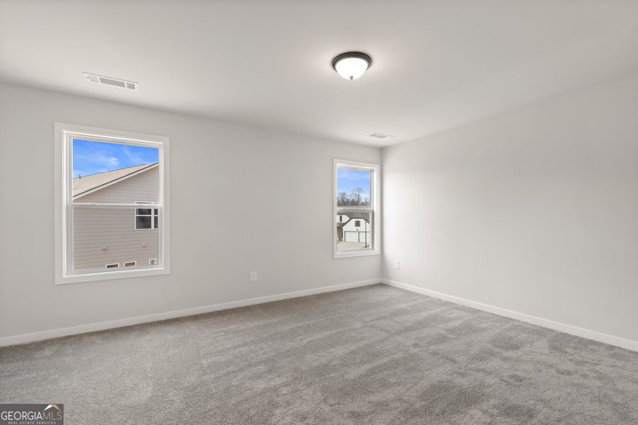 Spacious, unfurnished interior of a new home in Rosewood Lake Preserve, Hoschton (Image 21).