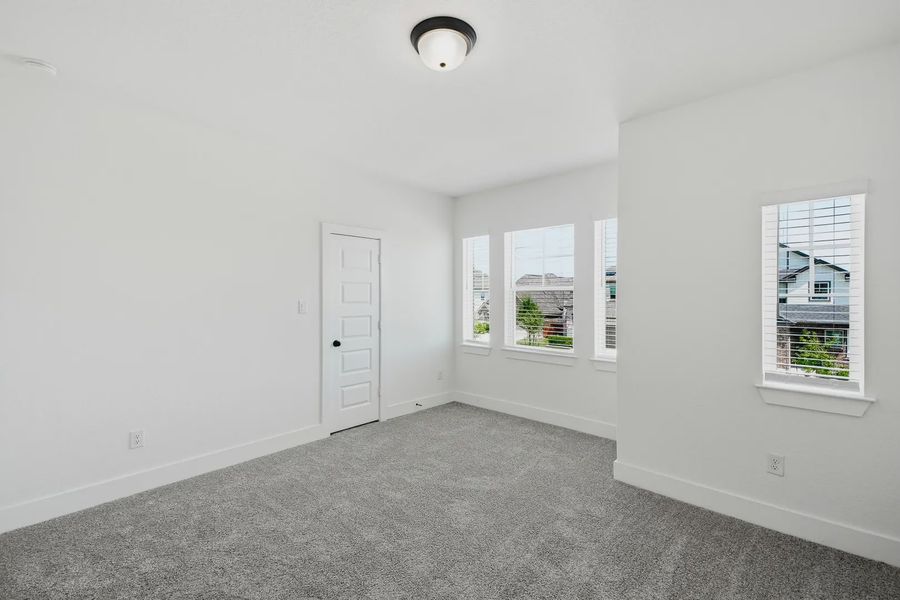 Spacious, unfurnished interior of a new home in Stillwater Ranch, San Antonio (Image 32).