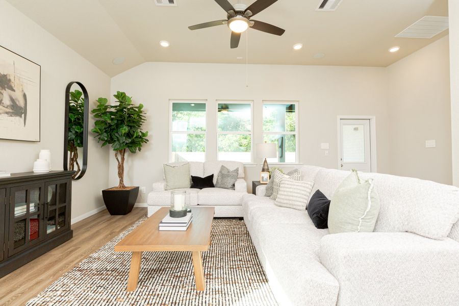 Representative furnished interior of a home built from the Berkshire by Beazer Homes in Laurel Landing: Landmark Collection, Alvin (Image 9). Representative furnished interior of a home built from the Berkshire by Beazer Homes in Laurel Landing: Landmark Collection, Alvin (Image 9).
