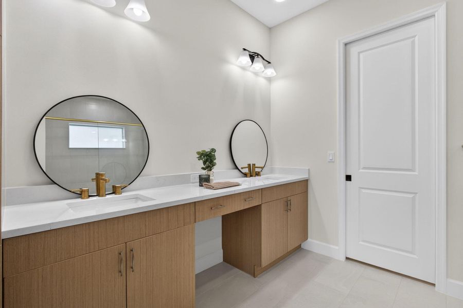 Master Bedroom Bathroom