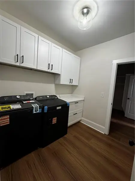 Furnished interior view inside a new home in , Hartwell (Image 4).