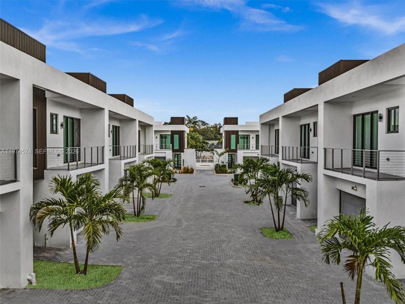 Exterior details and patio area of a home in , Dania Beach (Image 42).