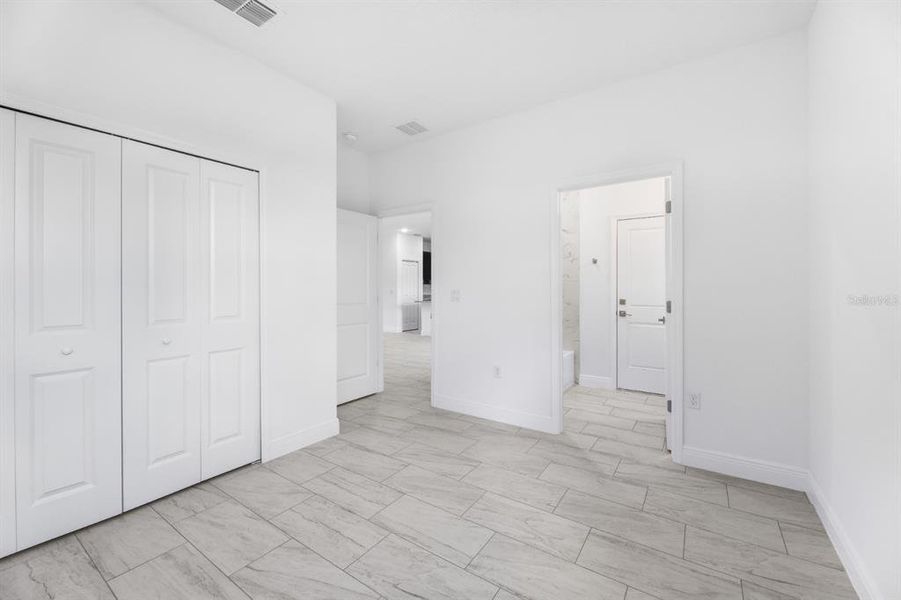 Spacious, unfurnished interior of a new home in , Citrus Springs (Image 53).