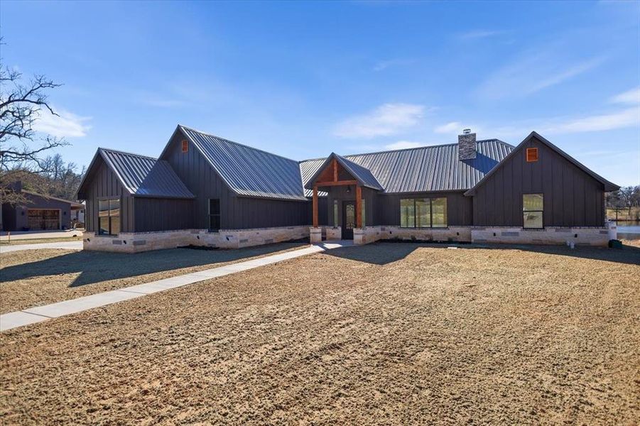 Community amenities in , Lindale (Image 35).