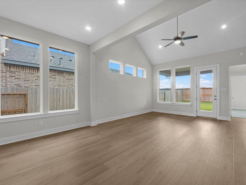 Spacious, unfurnished interior of a new home in Trillium, Richmond (Image 16).