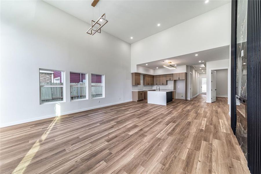 Spacious, unfurnished interior of a new home in , Dallas (Image 25).