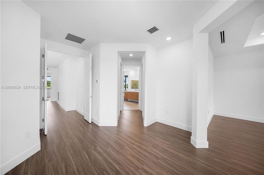 Spacious, unfurnished interior of a new home in , Miami (Image 31).