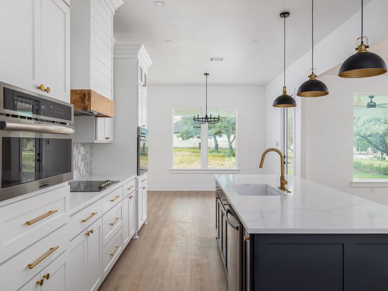 Kitchen with Custom Cabinetry Kitchen with Custom Cabinetry