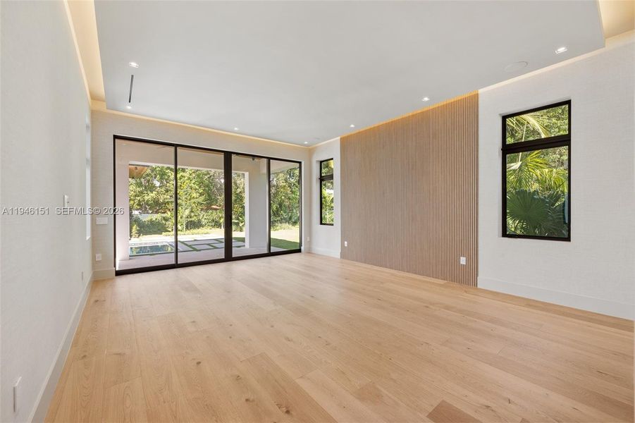 Spacious, unfurnished interior of a new home in , Pinecrest (Image 68).