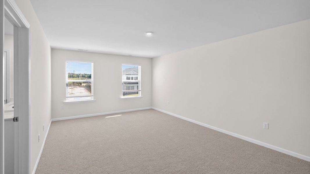 Spacious, unfurnished interior of a new home in Olive Branch, Clayton (Image 22).