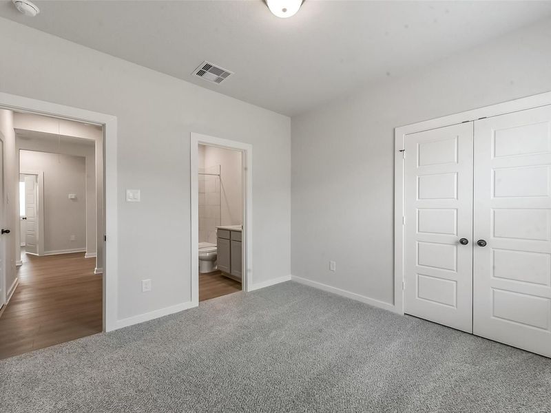 Spacious, unfurnished interior of a new home in Sundance Cove, Crosby (Image 40).