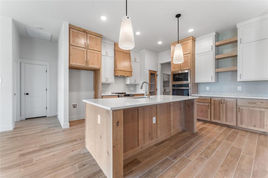 Furnished interior view inside a new home in , Killeen (Image 12).