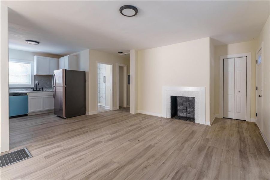 Spacious, unfurnished interior of a new home in , Atlanta (Image 20).