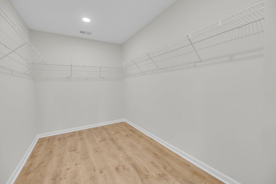 Spacious, unfurnished interior of a new home in Sweetgrass Station, Summerville (Image 17).