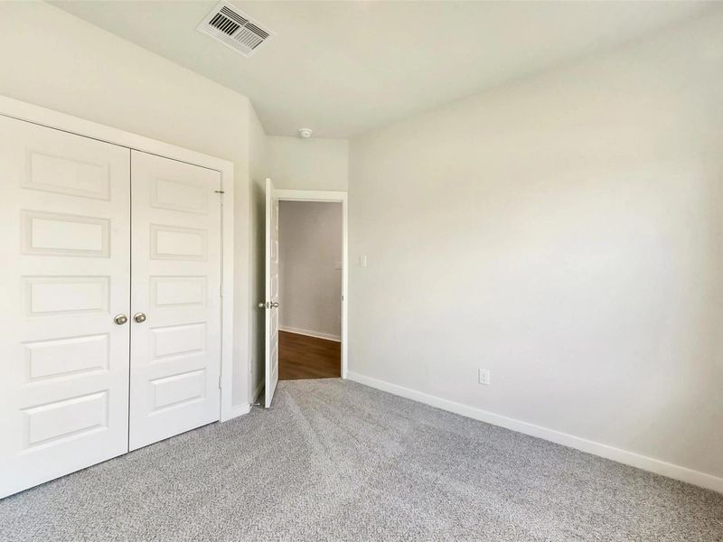 Spacious, unfurnished interior of a new home in River Ranch Meadows, Dayton (Image 27).