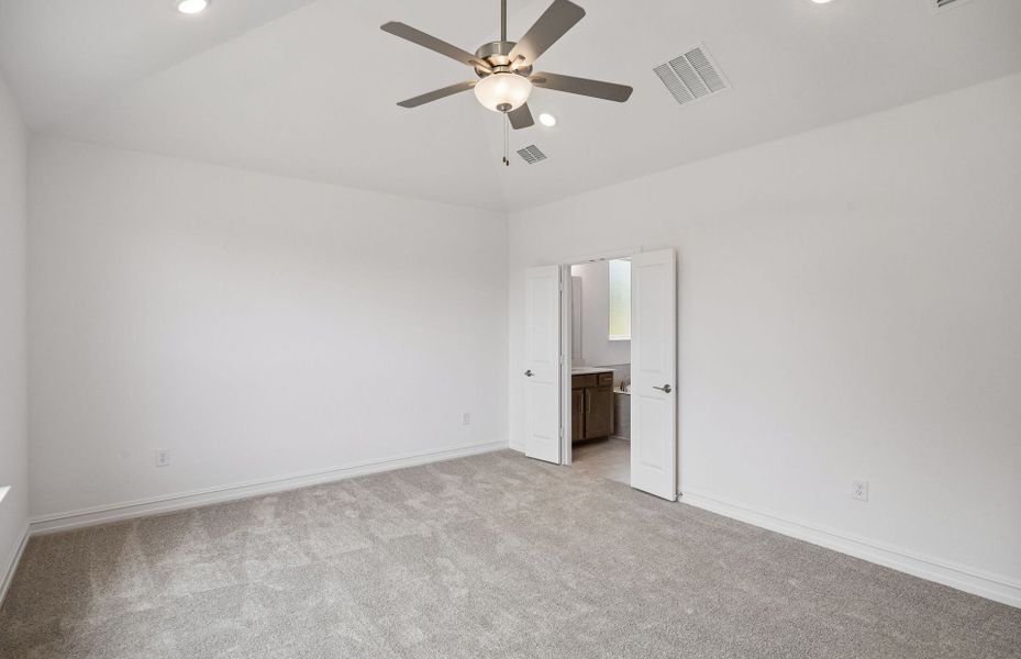 Spacious, unfurnished interior of a new home in Wilson Creek Meadows, Celina (Image 28).