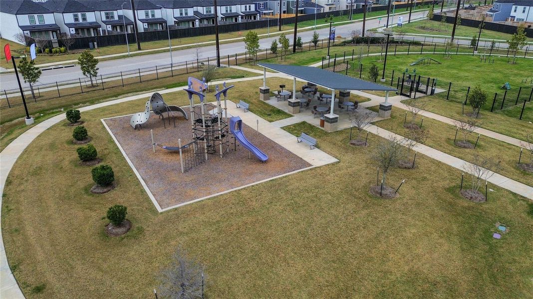 Community amenities in , Houston (Image 35).