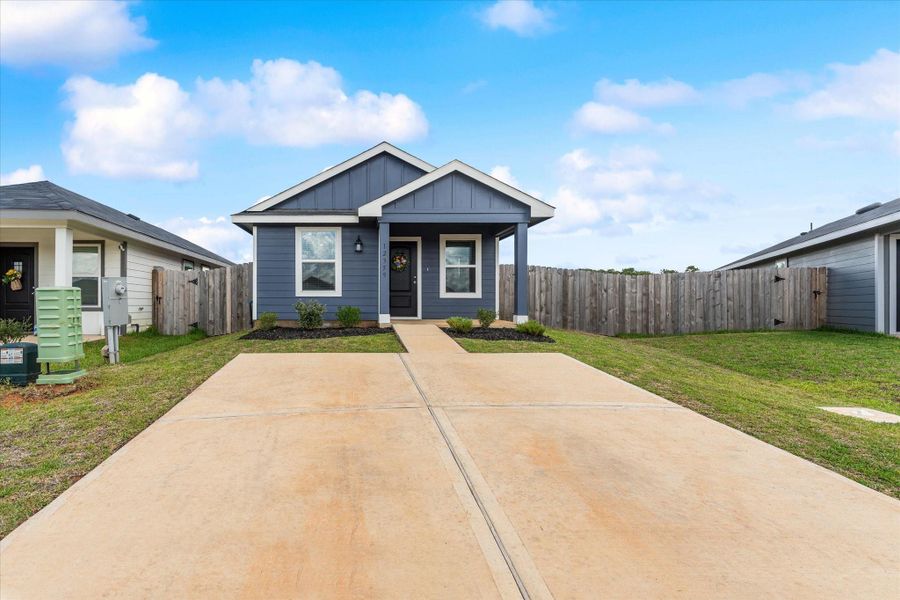 Front exterior of a new home in Castles Edge, Willis, TX, highlighting curb appeal (Image 2). Front exterior of a new home in Castles Edge, Willis, TX, highlighting curb appeal (Image 2).