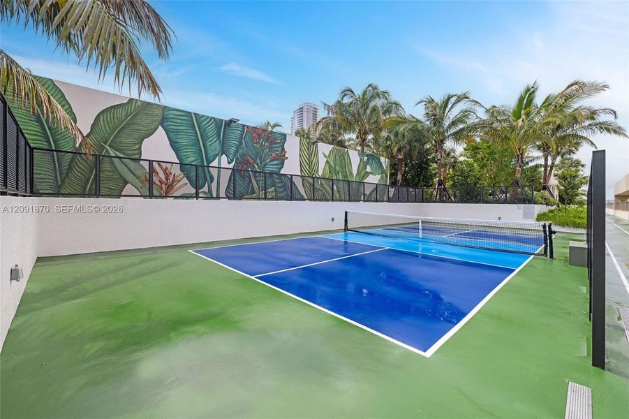Exterior details and patio area of a home in , Miami (Image 23).