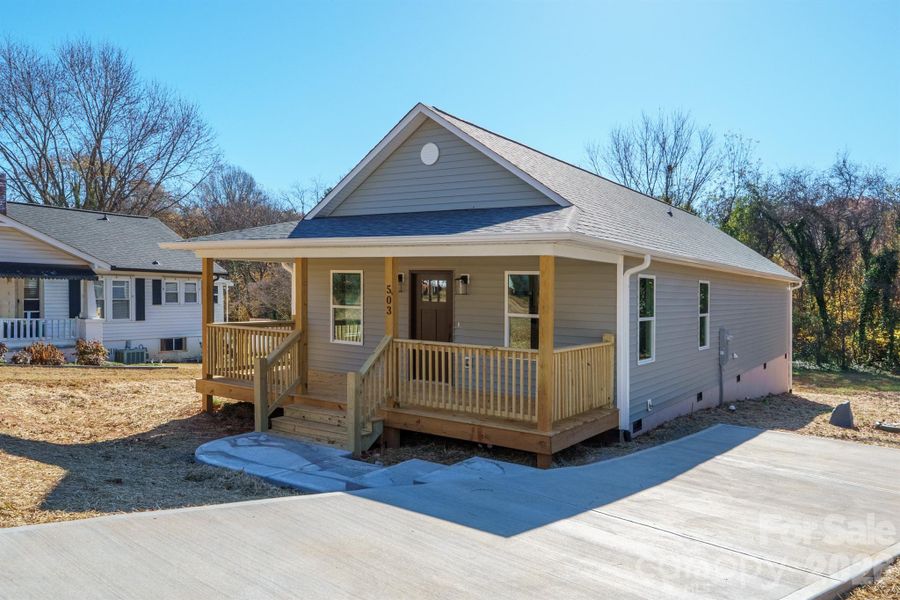 Exterior details and patio area of a home in , Newton (Image 14).