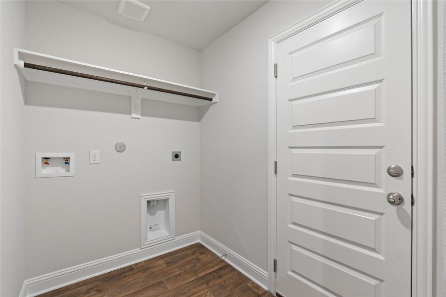 Spacious, unfurnished interior of a new home in Grand Oaks Reserve, Cleveland (Image 27).