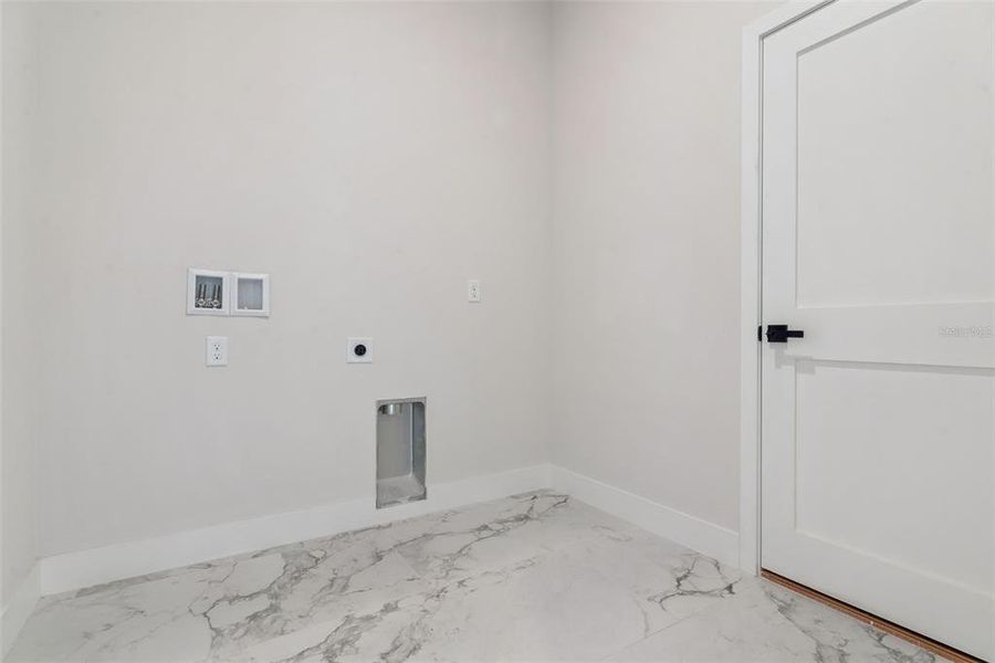 Spacious, unfurnished interior of a new home in , Belleview (Image 31).