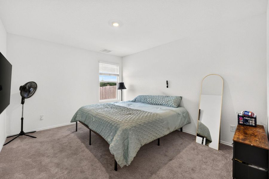 Furnished interior view inside a new home in Elm Creek, Elgin (Image 9).