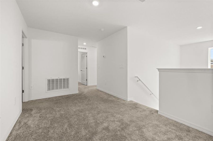Spacious, unfurnished interior of a new home in Peace Creek Reserve, Winter Haven (Image 40).