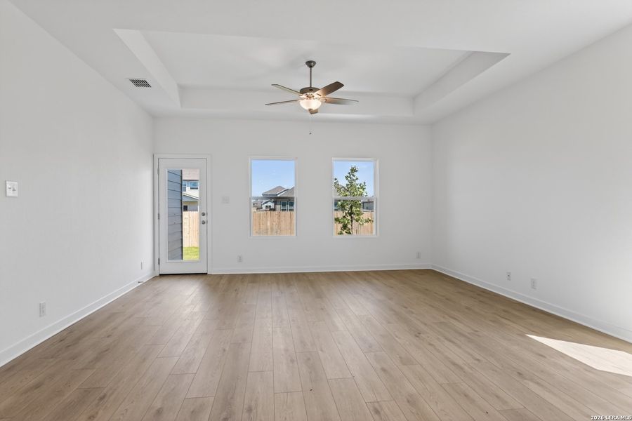 Spacious, unfurnished interior of a new home in Saddlebrook Ranch, Schertz (Image 14).