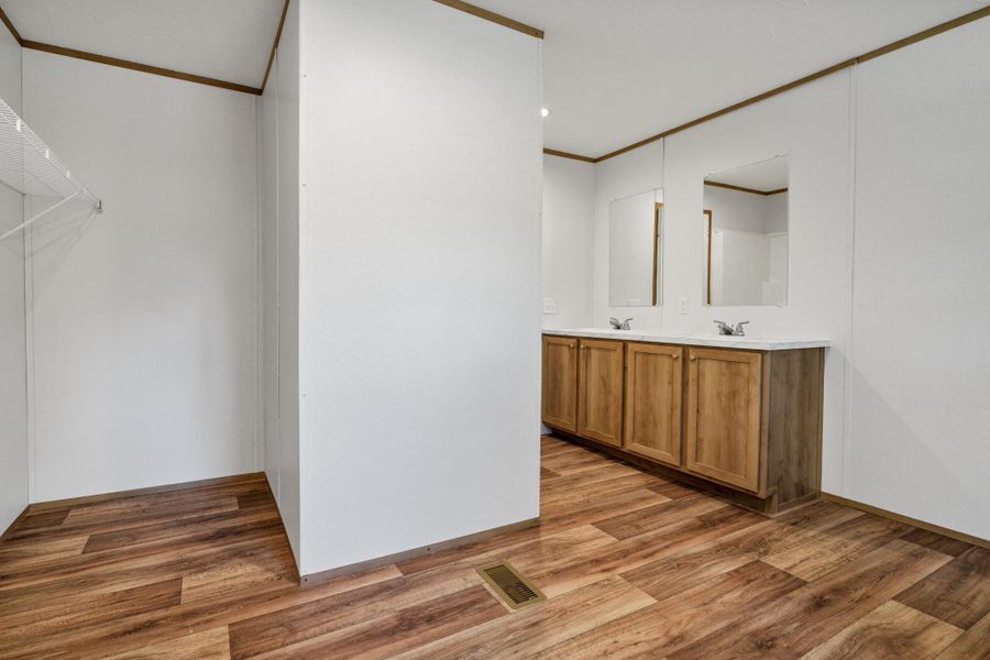 Spacious, unfurnished interior of a new home in , Walterboro (Image 19).