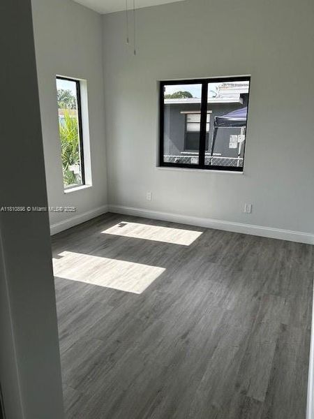 Spacious, unfurnished interior of a new home in , Fort Lauderdale (Image 12).