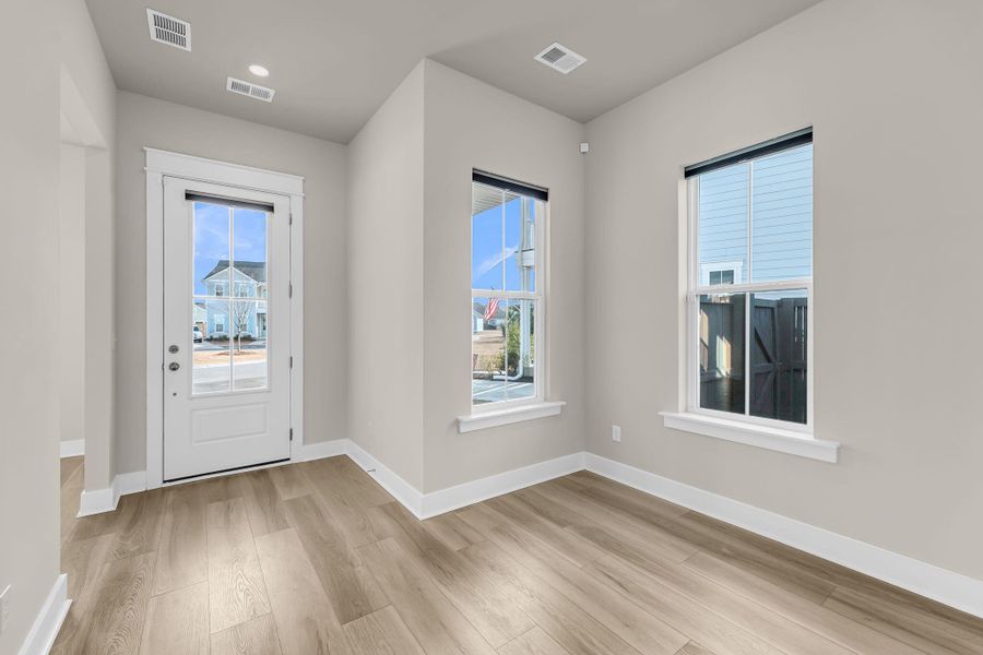 Spacious, unfurnished interior of a new home in Carnes Crossroads, Summerville (Image 17).