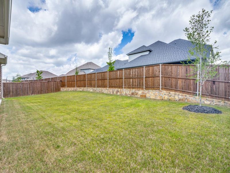 Exterior details and patio area of a home in , Royse City (Image 3).