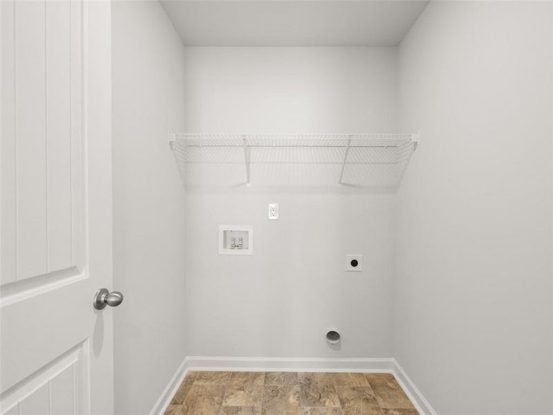 Spacious, unfurnished interior of a new home in Oaks at Cedar Grove, Fairburn (Image 21).