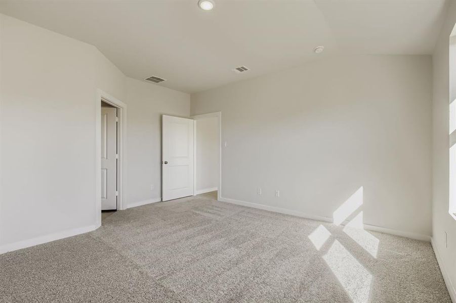 Spacious, unfurnished interior of a new home in Middlefield Village, Dallas (Image 21).