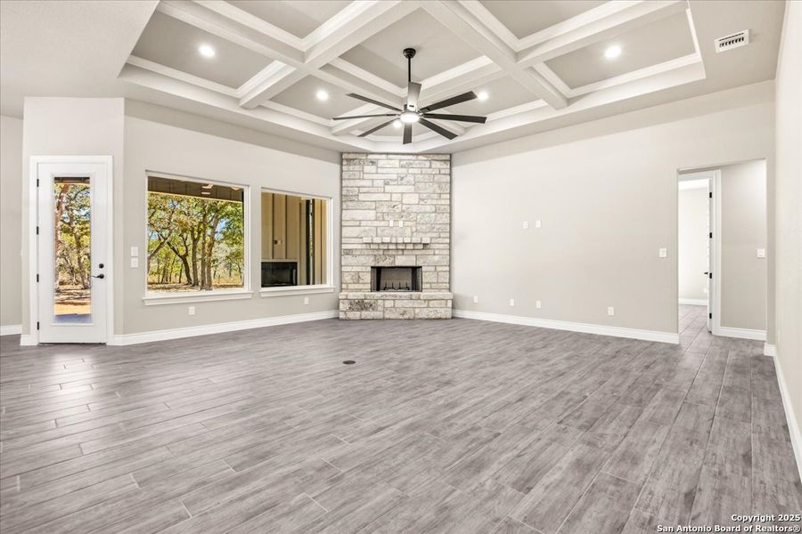 Spacious, unfurnished interior of a new home in , La Vernia (Image 22).